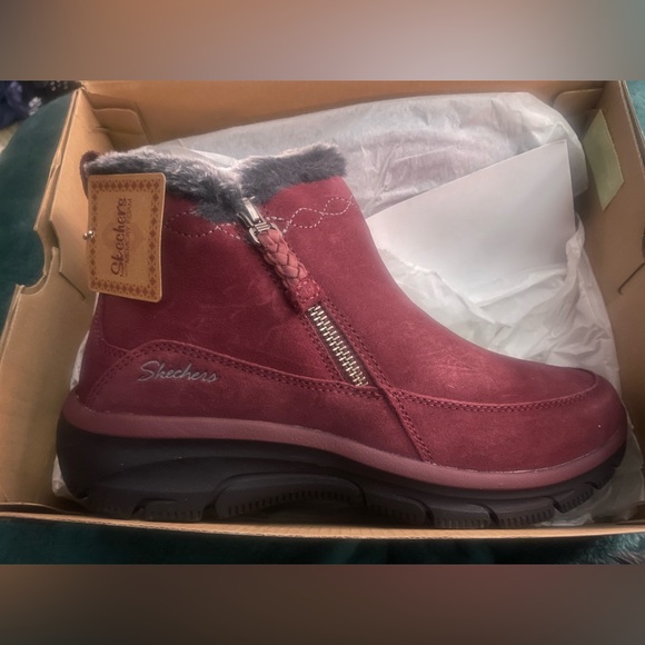 Skechers size 8.5 Burgundy easy going fall essential Suede zip up ankle boot - Picture 10 of 12